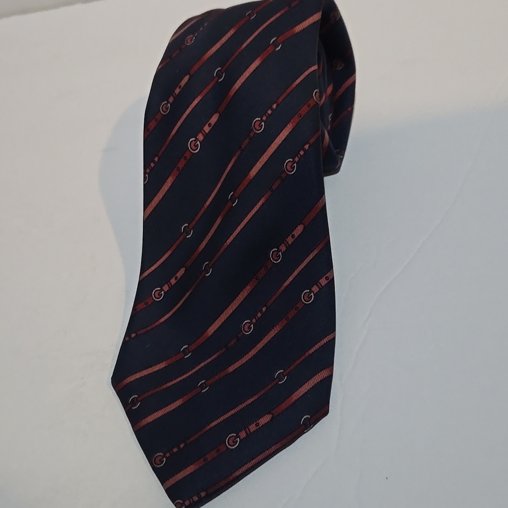 GUCCI 100% SILK BELT LOGO  DESIGN TIE MADE IN ITALY